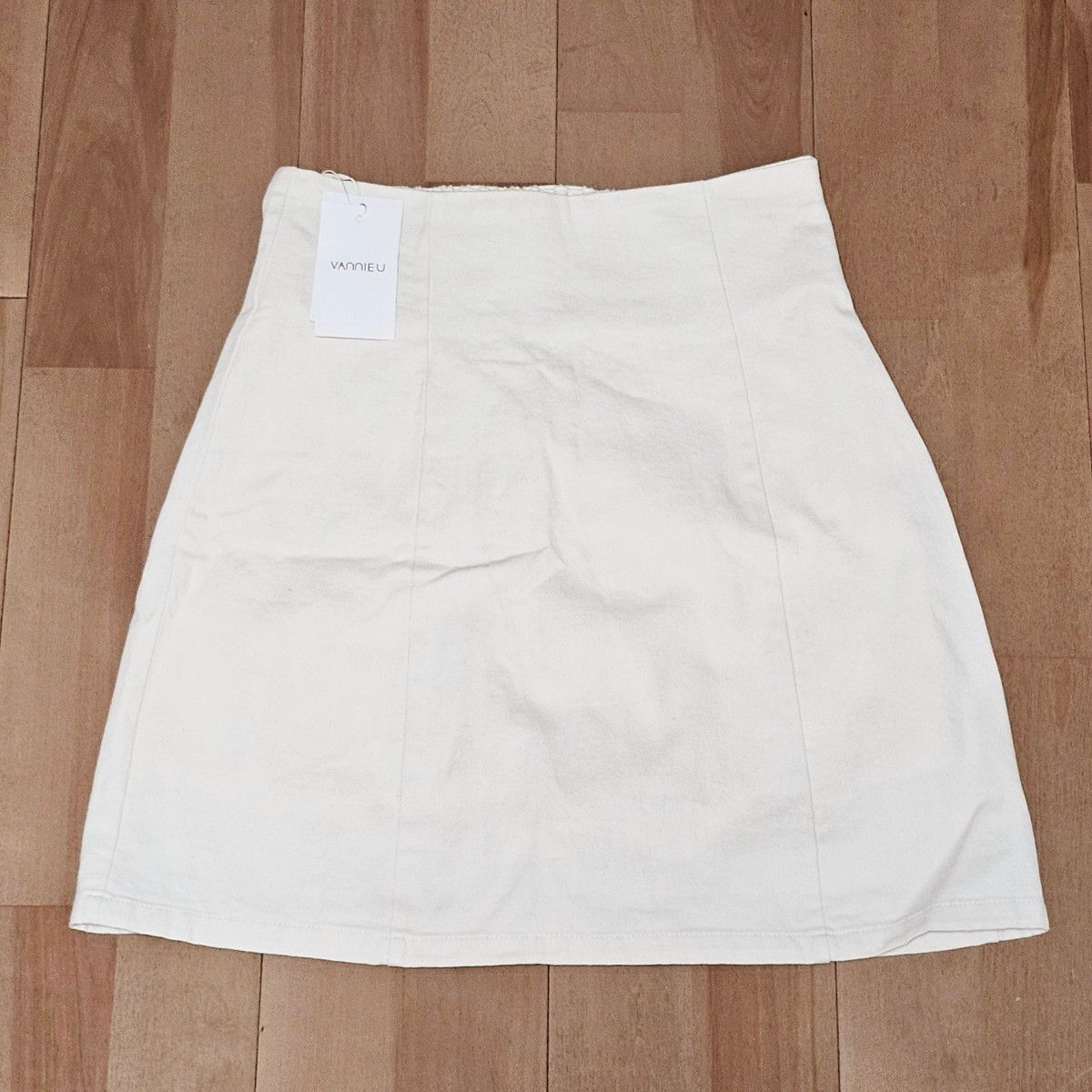新品  VANNIEU ミニスカート インナーパンツ付き スカパン 白 ホワイト S ～ M