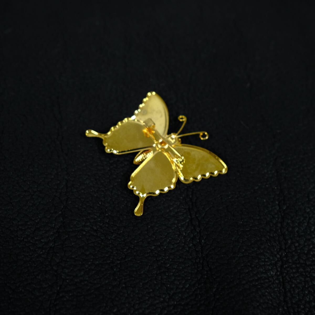 1970s ビンテージ　蝶々　バタフライ　デザインゴールドブローチ　絵画　海外仕入れ　ヴィンテージ アンティーク　金　_画像3