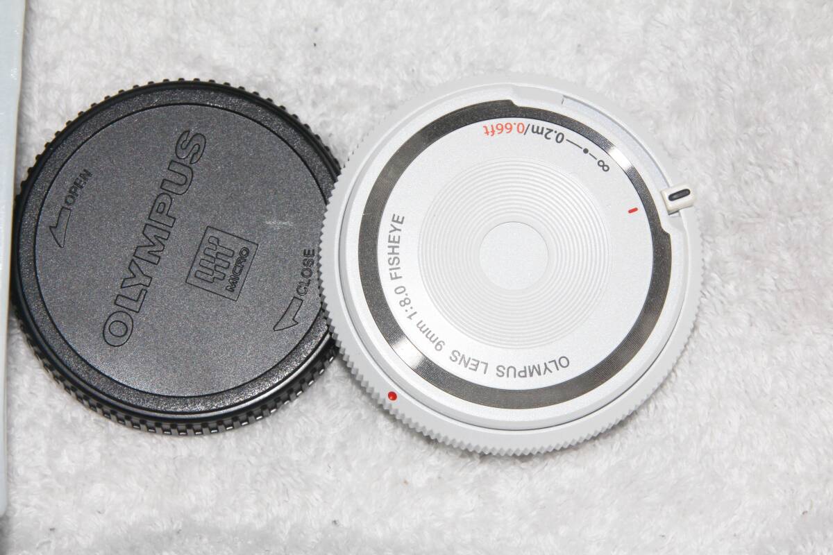 オリンパス OLYMPUS 9mm f8 FISHEYE フィッシュアイ ボディキャップレンズ BCL-0980 ホワイト 元箱・説明書付 美品の画像1