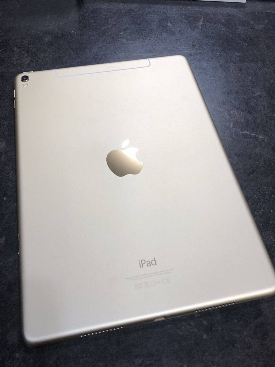 動作確認済　送料無料　即決　Apple iPad Pro 9.7インチ　128GB Wi-Fi Cellular モデル　ゴールド キーボード　カバー付_画像3