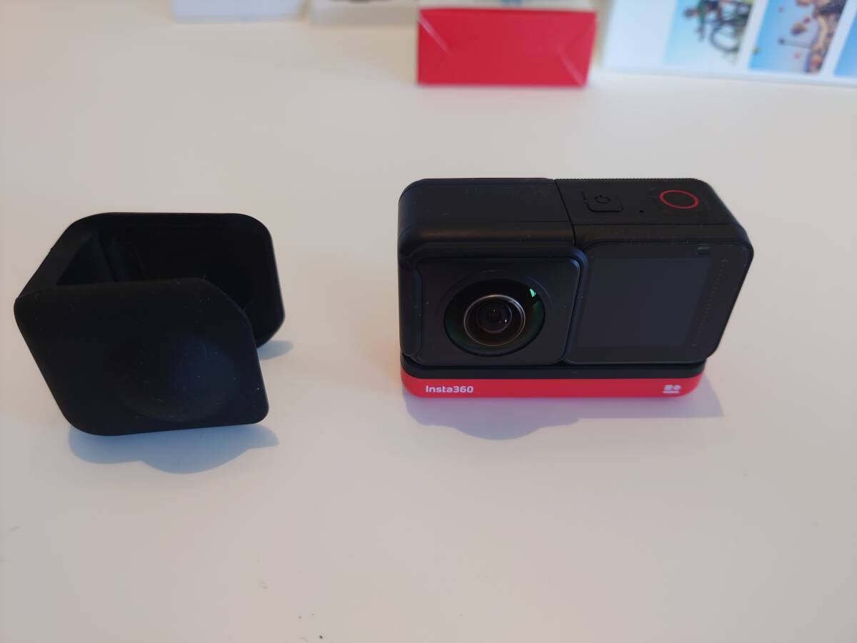 Insta360 ONE R 360度カメラとリモコン、大容量バッテリー、ハウジング等付属品_画像2
