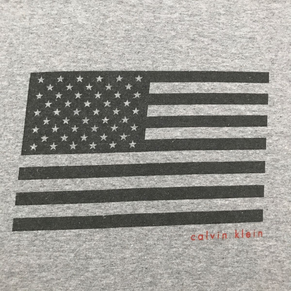 90's USA製 Calvin Klein カルバンクライン 星条旗 アメリカ国旗 プリント Tシャツ XL グレー ビンテージ CK T-SHIRT 袖シングル 90年代_画像2