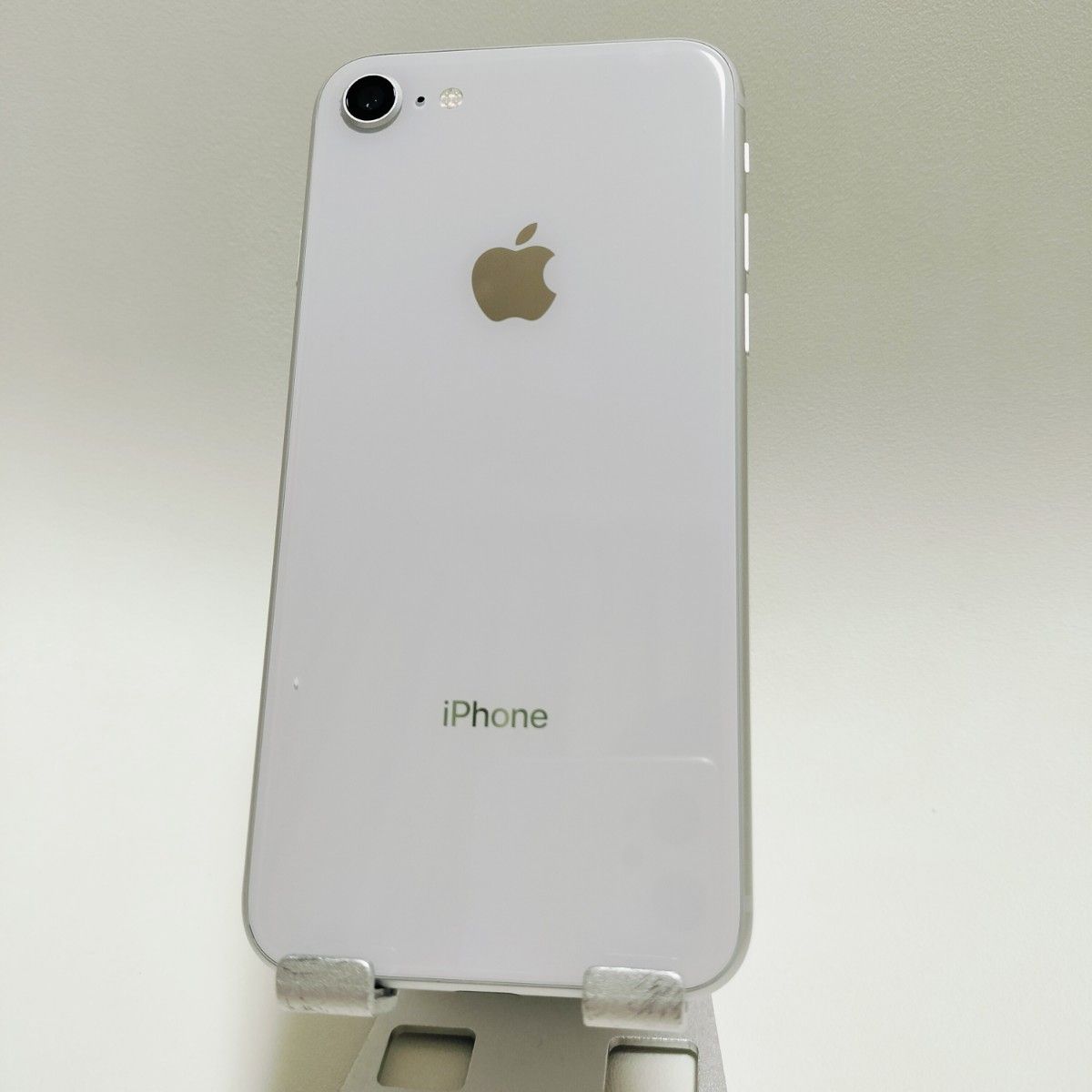 美品新品バッテリー iPhone 8 64GB シルバー SIMフリー 100％