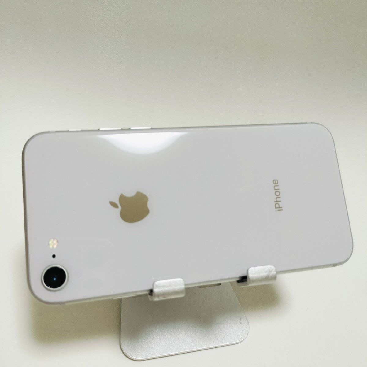 美品新品バッテリー iPhone 8 64GB シルバー SIMフリー 100％