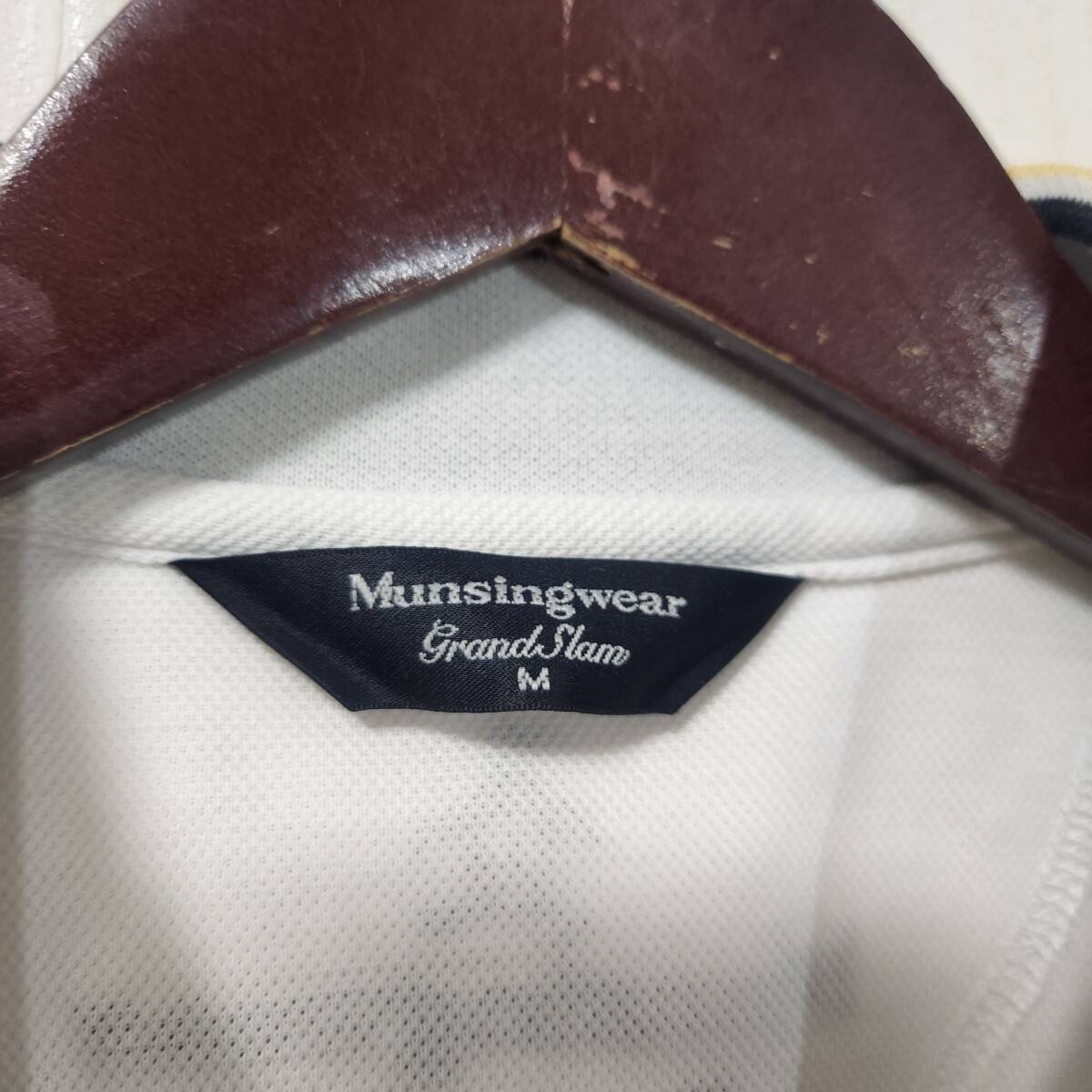 日本製 Munsingwear マンシングウェア グランドスラム 半袖 ドライポロシャツ 白 ロゴ刺繍 メンズ/紳士Mサイズ ゴルフウェア_画像7
