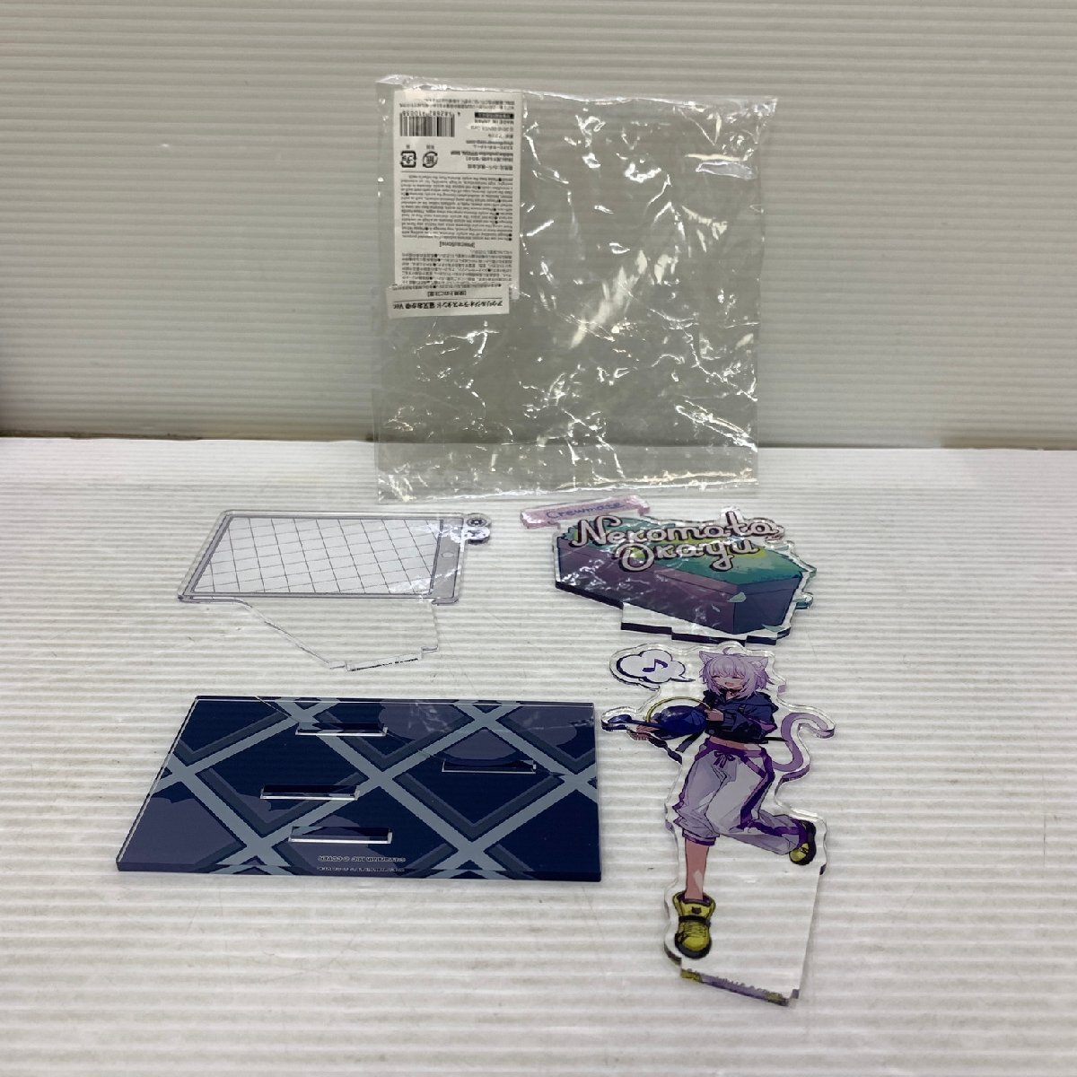 MIN【ジャンク品】 MSMO アクリルジオラマスタンド 猫又おかゆver Among Us x hololive production 台座破損 〈52-240514-ME-23-MIN〉_画像1