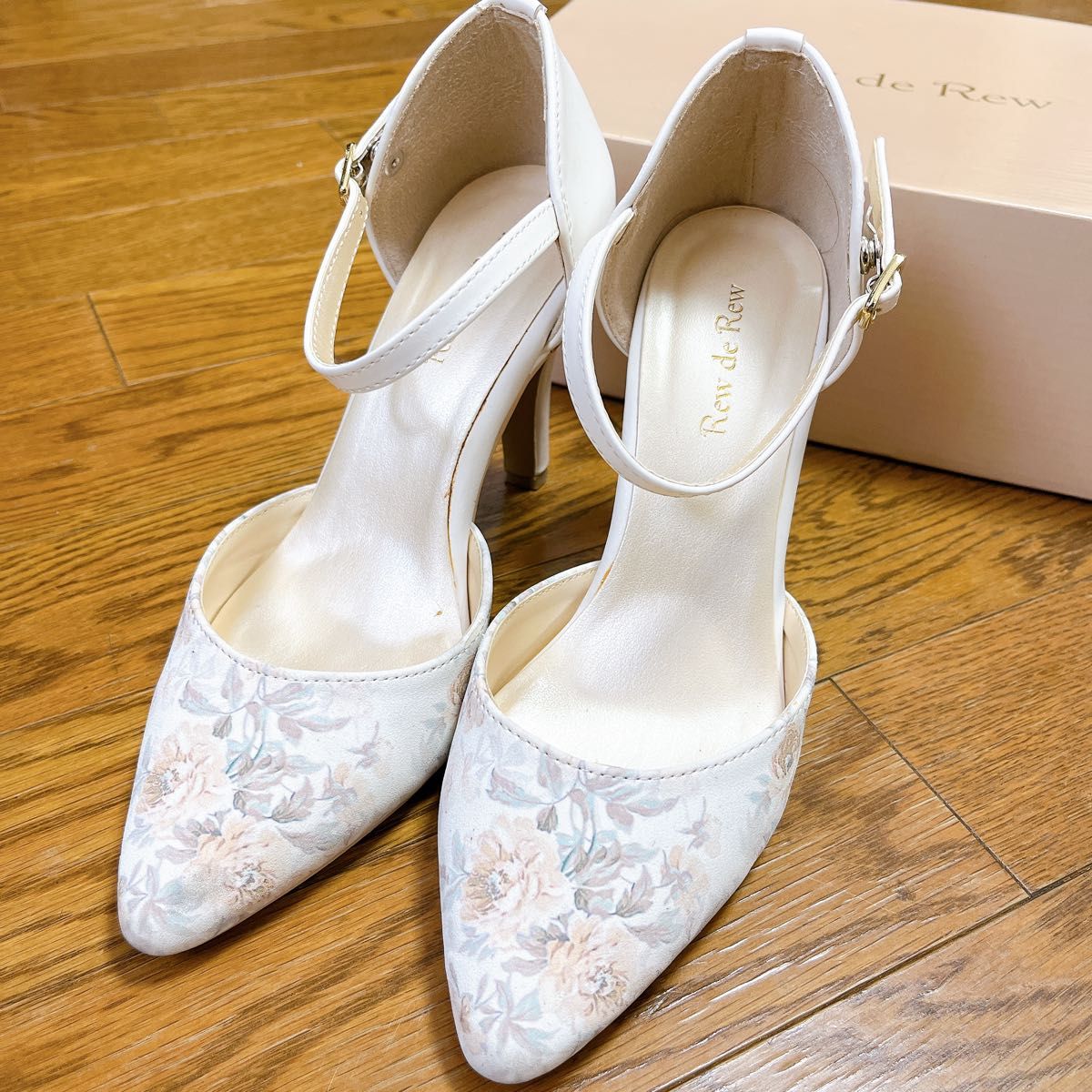 Rew de Rew レディース　ルーデルー　パンプス　結婚式　卒業式　花柄　白 サンダル ヒール 5㎝ 靴 女性　入園式　入学式