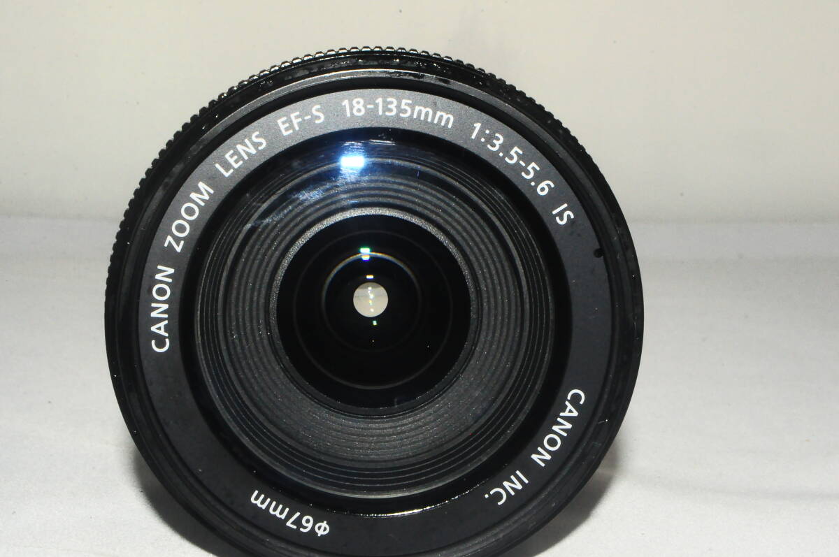 【超美品】 キヤノン CANON EF-S 18-135mm F3.5-5.6 IS 00821_画像2
