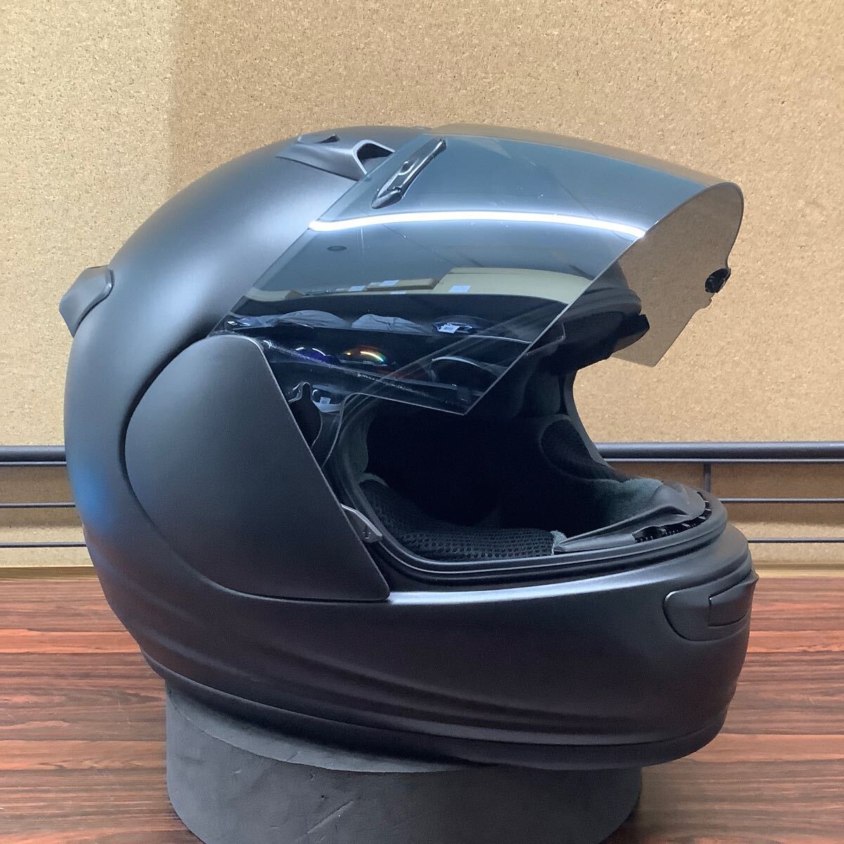 【中古品】美品 アライ フルフェイスヘルメット QUANTUM-J XLサイズ　Arai ヘルメット マットブラック _画像4