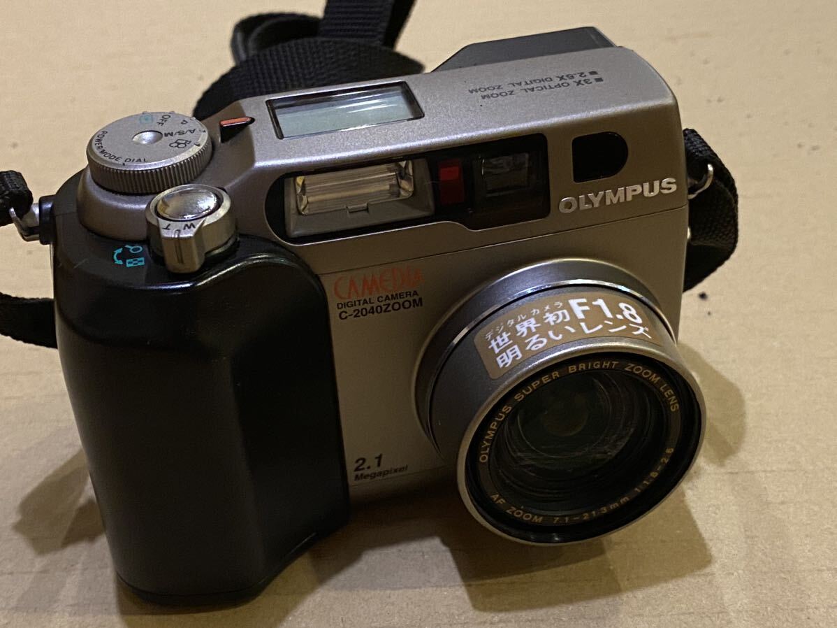 ①OLYMPUS オリンパス　デジタルカメラ　CAMEDIA C-2040ZOOM _画像1