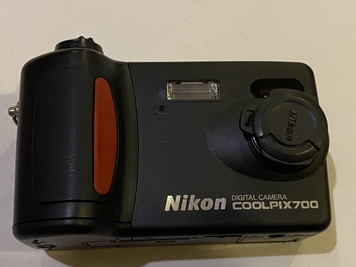 ⑩Nikon ニコン コンパクトデジタルカメラ COOLPIX700 ブラック ボディ _画像1