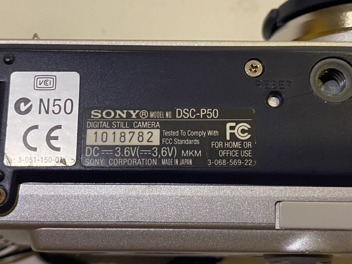 ⑩SONY ソニー コンパクトデジタルカメラ Cyber・shot サイバーショット　dsca-P50 シルバー_画像5