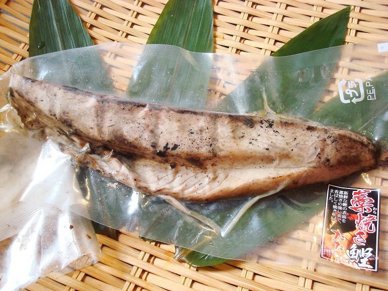 . земля круг средний первоклассный! и . выбивалка .. жарение ( Miyagi префектура производство 1 шт рыбалка )3kg!. тунец-бонито выбивалка tare имеется 