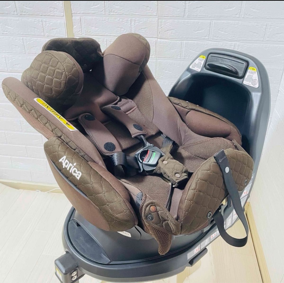 【美品】アップリカ チャイルドシート フラディアグロウ ISOFIX ブラウン