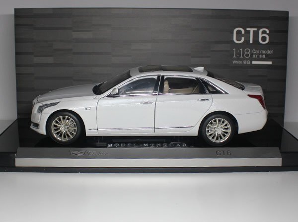 ▲超希少！CADILLAC特注！1/18 キャデラック Cadillac CT6 白 新品の画像7