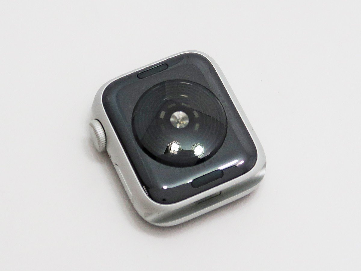 ◇【アップル】Apple Watch SE 40mm GPS シルバーアルミニウム MYDM2J/A スマートウォッチ_画像2