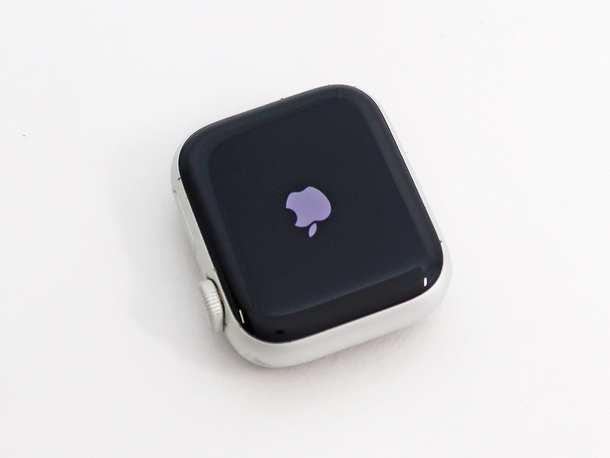 ◇【アップル】Apple Watch SE 40mm GPS シルバーアルミニウム MYDM2J/A スマートウォッチ_画像4