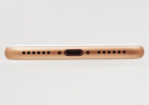 ◇【docomo/Apple】iPhone 8 64GB SIMロック解除済 MQ7A2J/A スマートフォン ゴールドの画像4
