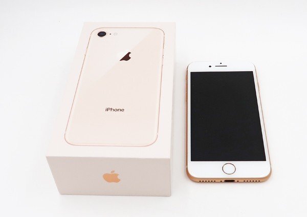 ◇【docomo/Apple】iPhone 8 64GB SIMロック解除済 MQ7A2J/A スマートフォン ゴールドの画像9