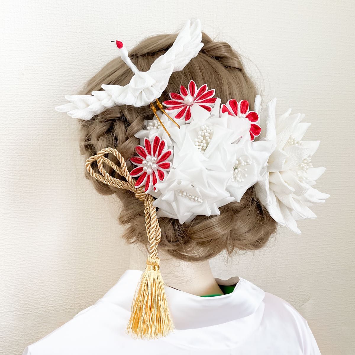 つまみ細工髪飾り 白赤 花嫁 簪 鶴 花 ちりめん・羽二重 金 つまみ細工髪飾り 白赤 花嫁 簪 鶴 花 ちりめん・羽二重 金