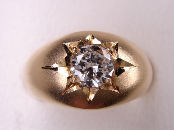 ★新品・送料無料★１８金ダイヤ月形甲丸リング★０．３２ｃｔ★_画像1