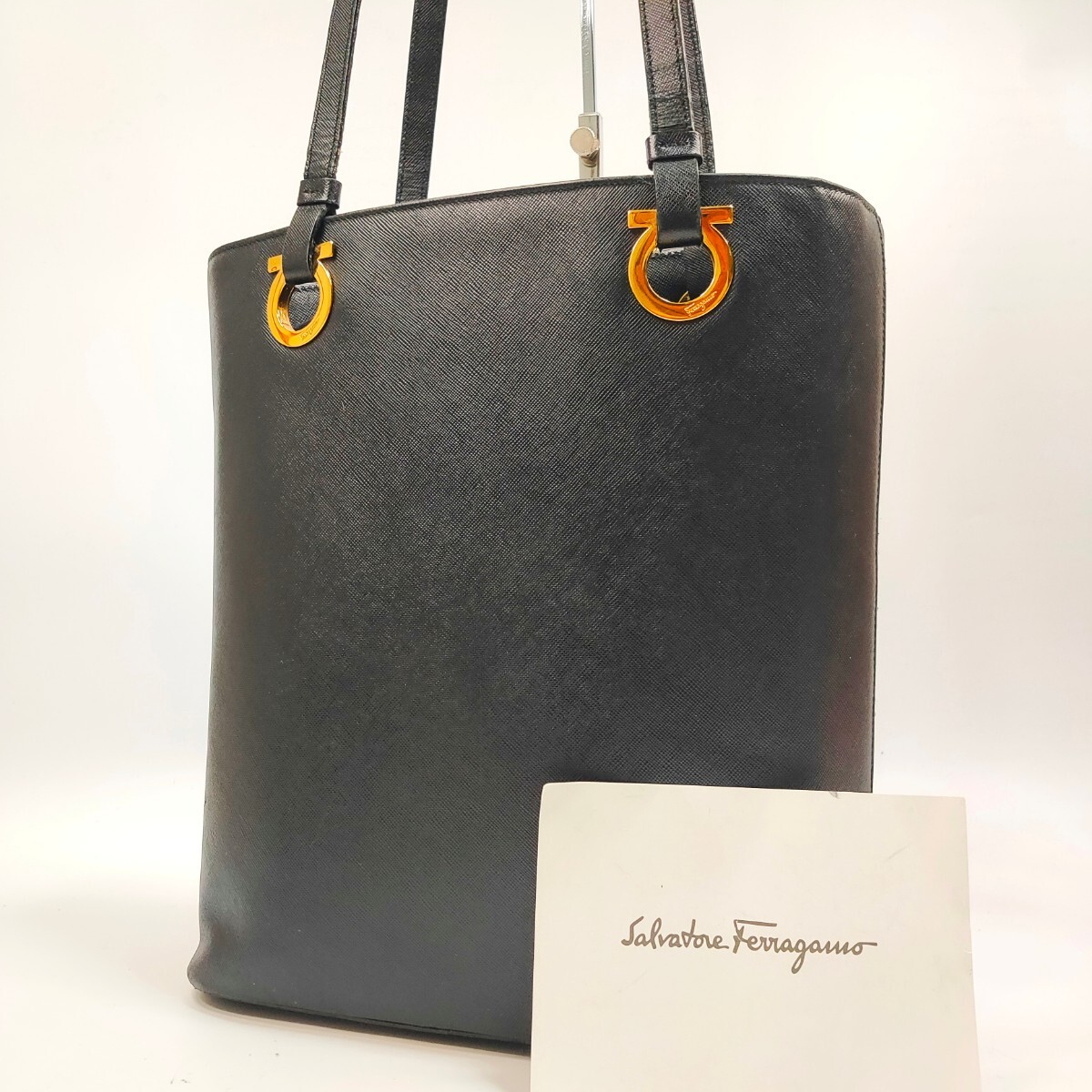 ★美品&A4収納可能★ Salvatore Ferragamo フェラガモ サフィアーノレザー トートバッグ 大容量 ガンチーニ金具 肩掛け可能 メンズ ハンド_画像1