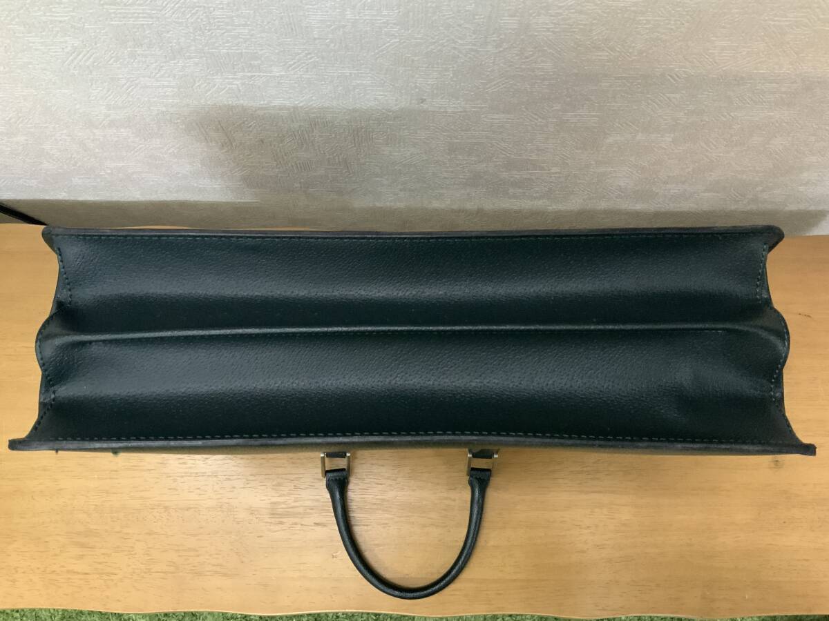 美品 高級牛革 ダークグリーン Aquascutum アクアスキュータム 美品 高級牛革 ダークグリーン Aquascutum アクアスキュータム