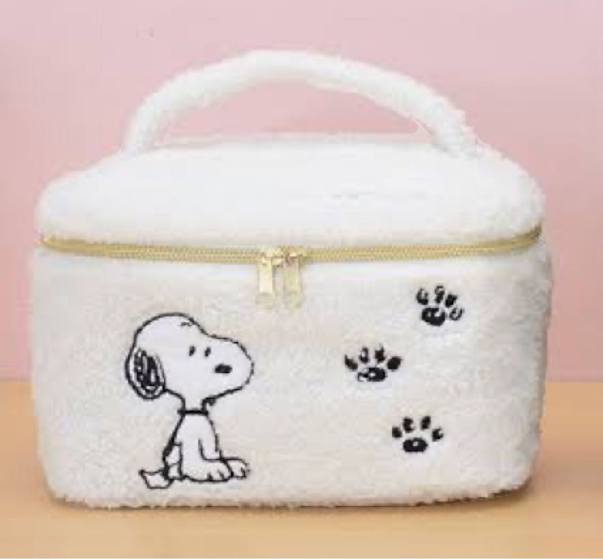 新品タグ付き SNOOPY プレミアム もこもこ ふわふわ バニティポーチ