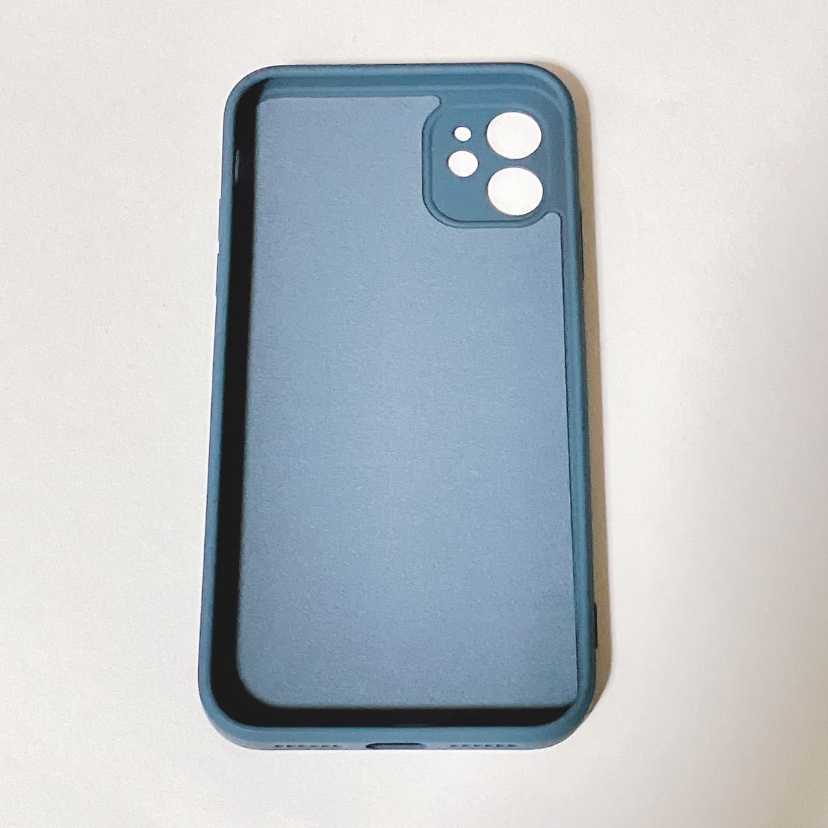 IPhone11 シリコン  スマホケース 全面保護 ストラップホール付 ブルー
