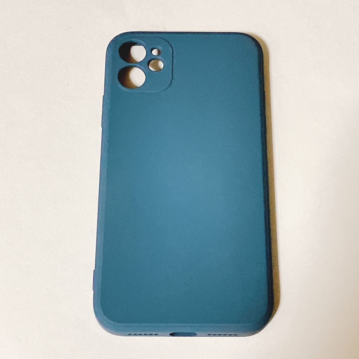 IPhone11 シリコン  スマホケース 全面保護 ストラップホール付 ブルー