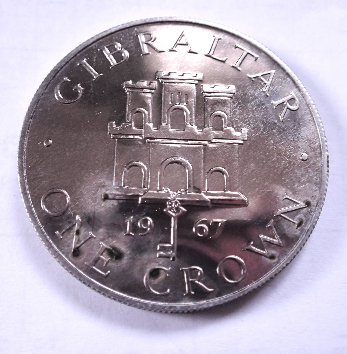 未使用.1967年.イギリス領.ジブラルタル.１クラウン.エリザベス2世.プルーフ大型銀貨.重さ28.4g直径3.8㎝.古銭.シルバーアンティークコインの画像2