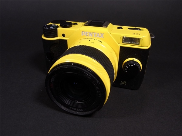 中古良品/完動品 PENTAX Q7 イエロー レンズセット+新品未使用レンズ+未使用付属品 ミラーレス カメラ デジカメ SMC 1:2.8-4.5 5-15mmED AL_画像2
