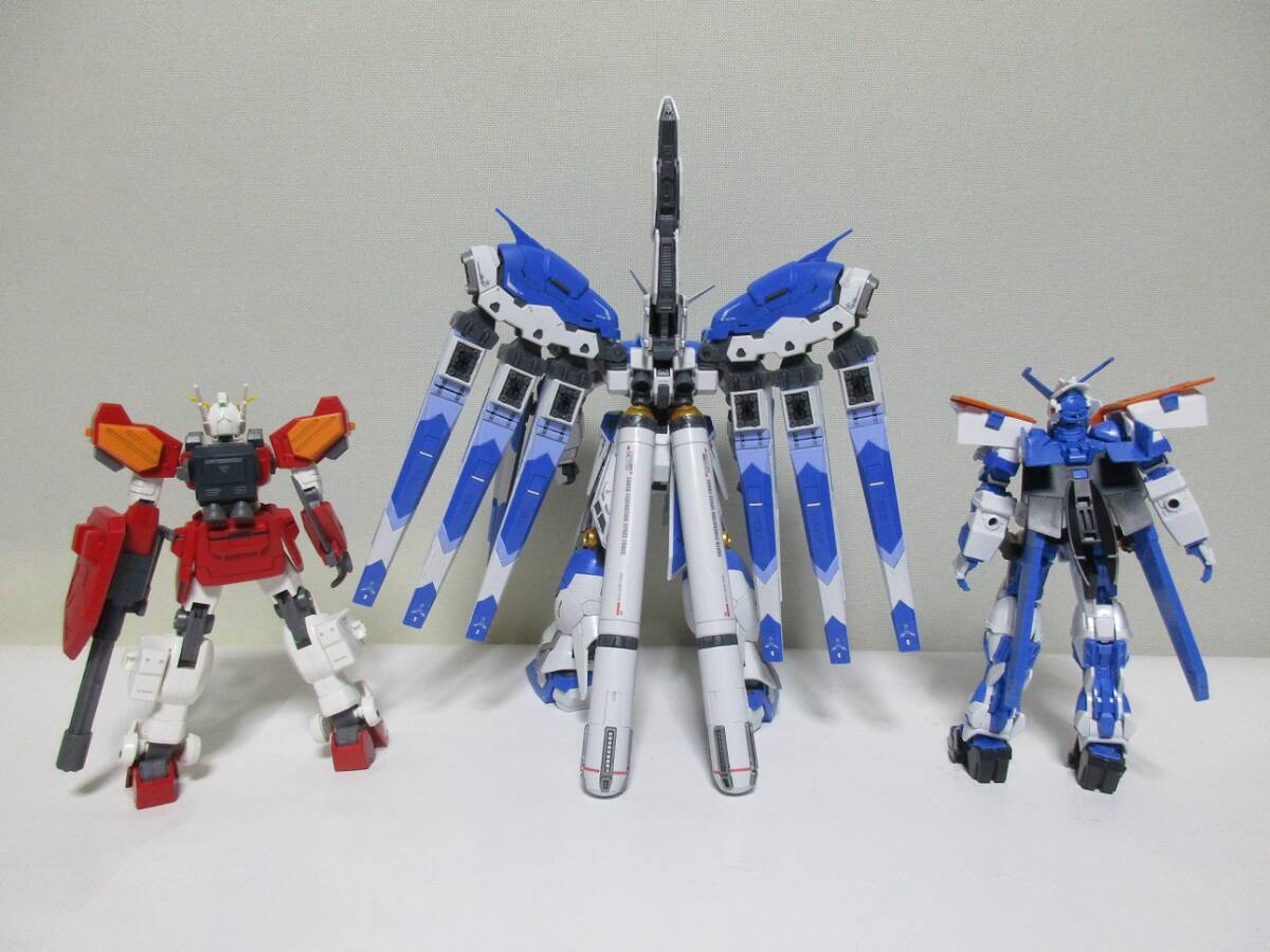 RG 1/144 Hi-νガンダム HG 1/144 ガンダムヘビーアームズ ガンダムアストレイ ブルーフレーム セカンドL ３点 中古の画像6