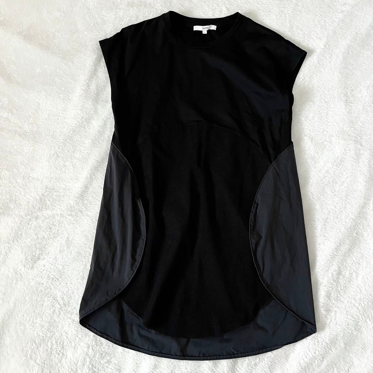 UN3D. サークルカットTシャツ　ブラック　アンスリード　半袖　ブラウス　レイヤード　ロング　コットン　綿　黒　メッシュ