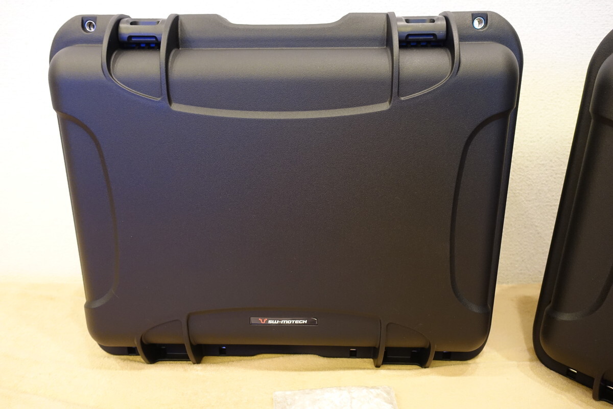 絶版★SW-MOTECH NANUK パニアサイドケース左右 35L+PROキャリアアダプタ+TRAXキーシリンダー 定価114,510円 IP67防水耐塵耐衝撃耐UV 933 2_画像2