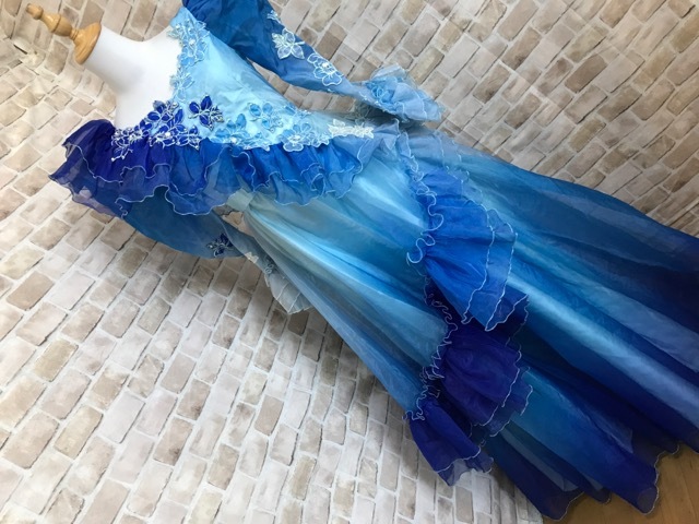 f15003■ロングドレス　衣装　オーガンジー　ブルー　フリル　グラデーション　ラメ　_画像1