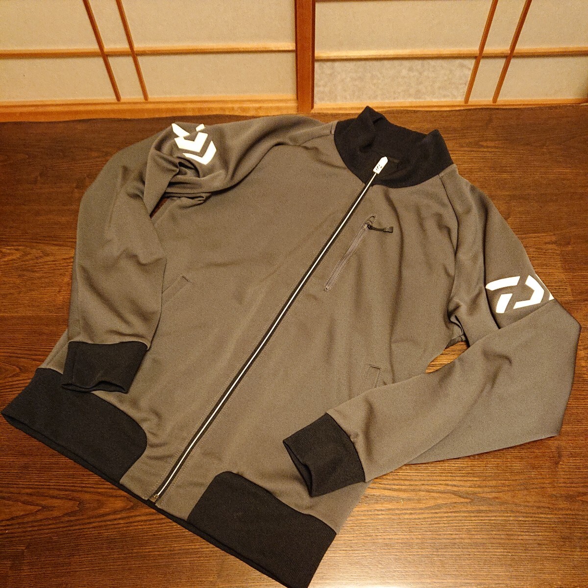 * хорошая вещь Daiwa, Daiwa . способ стрейч материалы, спортивная куртка, серый × черный, бесплатная доставка 