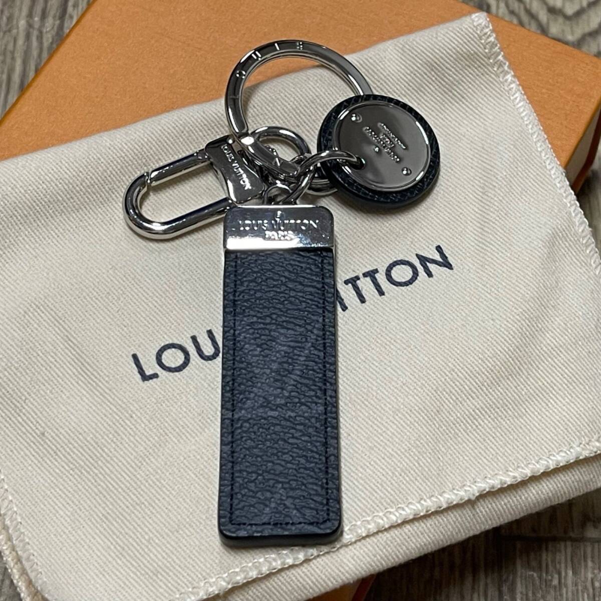 LOUIS VUITTON Louis Vuitton M80237porutok Rene oLV Club Taiga leather monogram Eclipse key ring charm key holder 