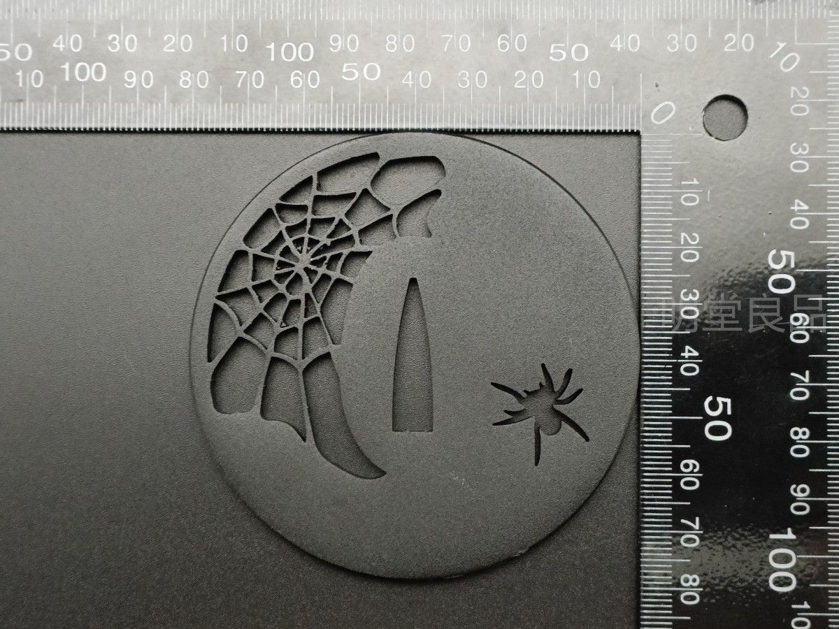 日本刀装具　刀鍔　蜘蛛の図　鉄地　透　刀剣美術　厚さ4MM　重さ100G　武道具