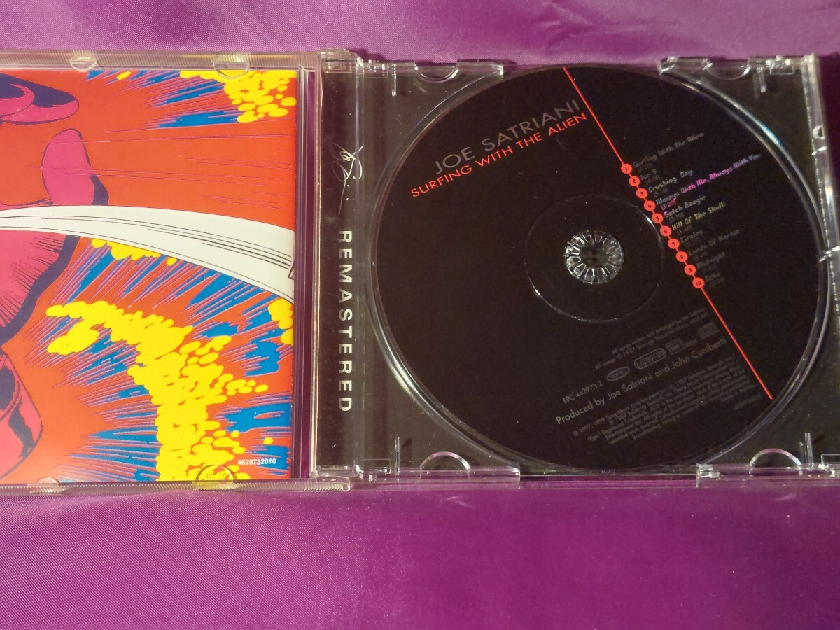 CD♪Joe Satriani/Surfing With The Alien/リマスター盤♪超絶テクから美しいバラード、ジャズ,ファンク要素の楽曲等収録の最高傑作_画像3