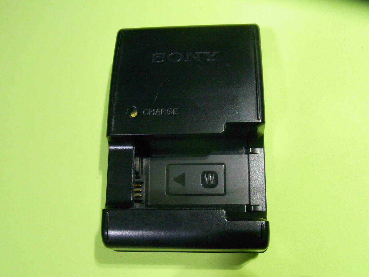 【即決】　SONY　ソニー　【純正品】 バッテリー 充電器　 BC-VW1　NP-FW50 用 【動作品】　定形外～　　1._画像1