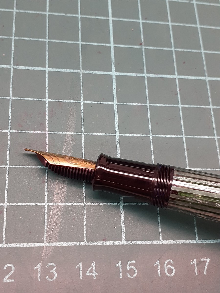 PELIKAN ペリカン W-GERMANY 万年筆 緑縞 グリーン×ブラック ペン先 14C-585 筆跡未確認ジャンク品 ま_画像3