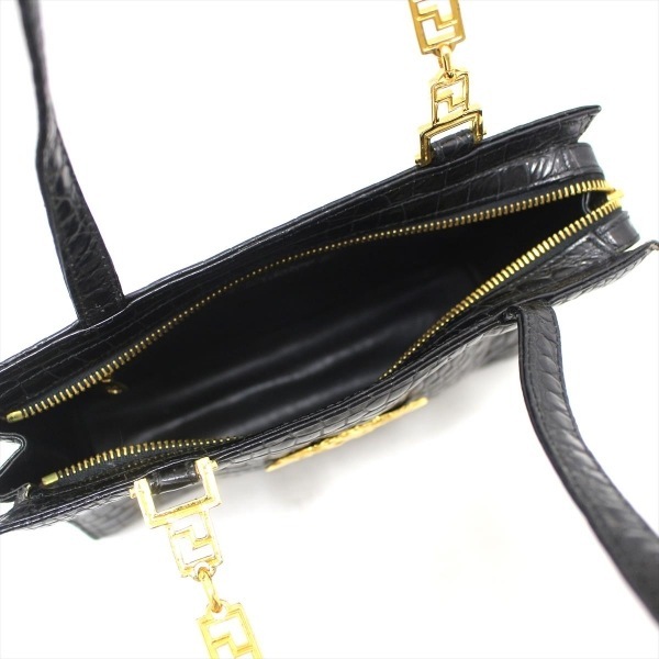  Gianni Versace GIANNIVERSACE shoulder bag - leather × metal material black × Gold type pushed . processing /mete.-sa bag 