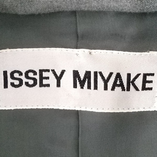 イッセイミヤケ ISSEYMIYAKE スカートスーツ - グレー レディース レディーススーツの画像3