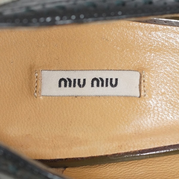 ミュウミュウ miumiu パンプス 35 - エナメル（レザー） 黒×グリーン×マルチ レディース フリル/ウィングチップ 靴_画像5