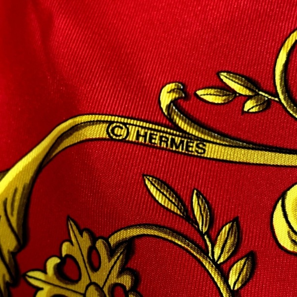 エルメス HERMES カレ90 レッド×アイボリー×マルチ LA PROMENADE DE LONGCHAMPS スカーフ_画像2