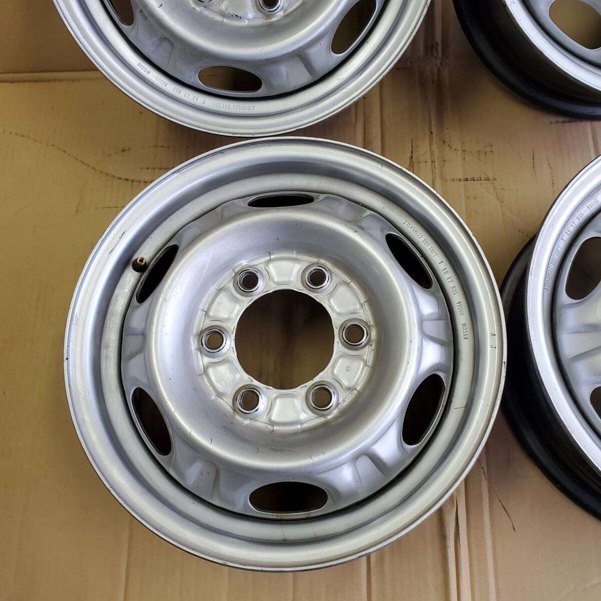 NISSAN純正中古スチールホイール　１５インチ５．5J　６H　PCD１３９．７　ハブ径１００ｍｍ　４本_画像4