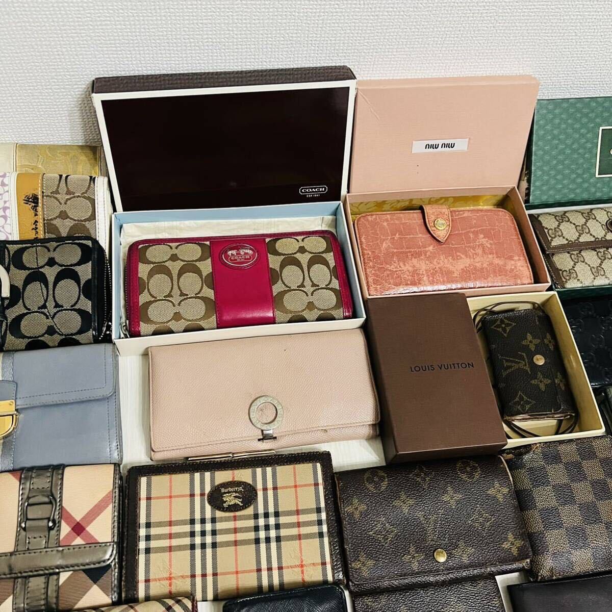 1円～売り切り ルイヴィトン GUCCI PRADA Burberry BVLGARI バレンシアガ FENDI セリーヌ など ブランド 財布 キーケース などおまとめ _画像6