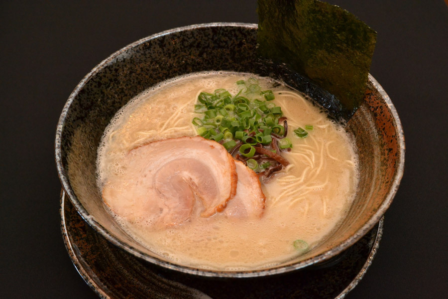 New 大人気 九州仕立て 即席ラーメン とんこつ味 液体スープ付き コクのあるスープ 絶品 おすすめ これは旨い 全国送料無料 512 10_画像3