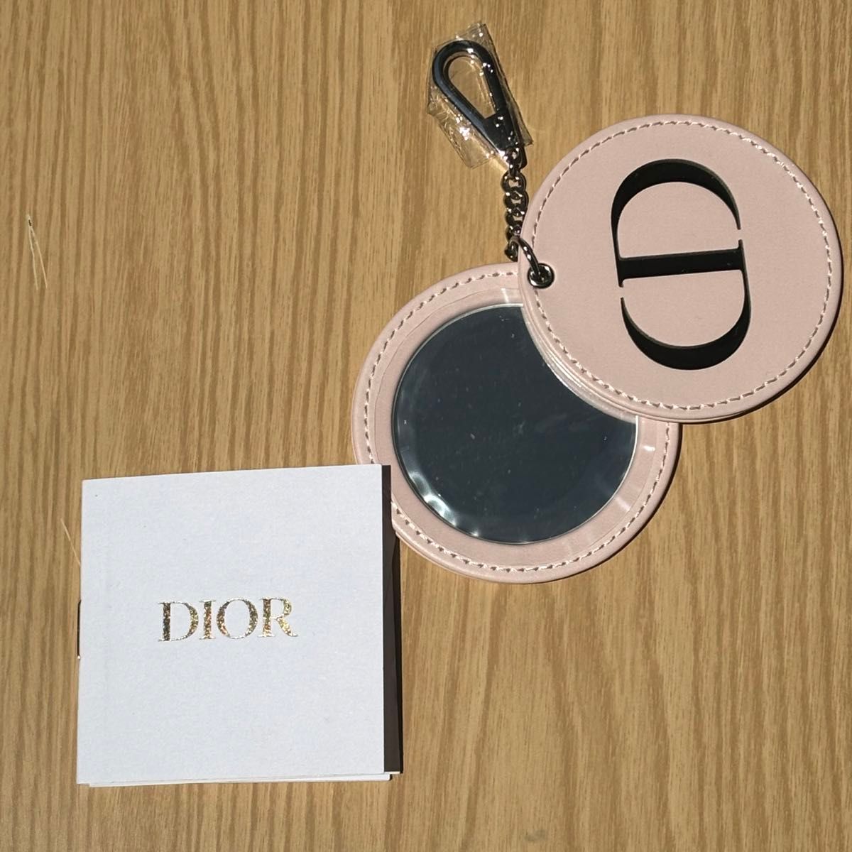 Dior ディオール　ノベルティ　鏡　手鏡　ミラー　コスメ　ピンク　チャーム　可愛い　おしゃれ　